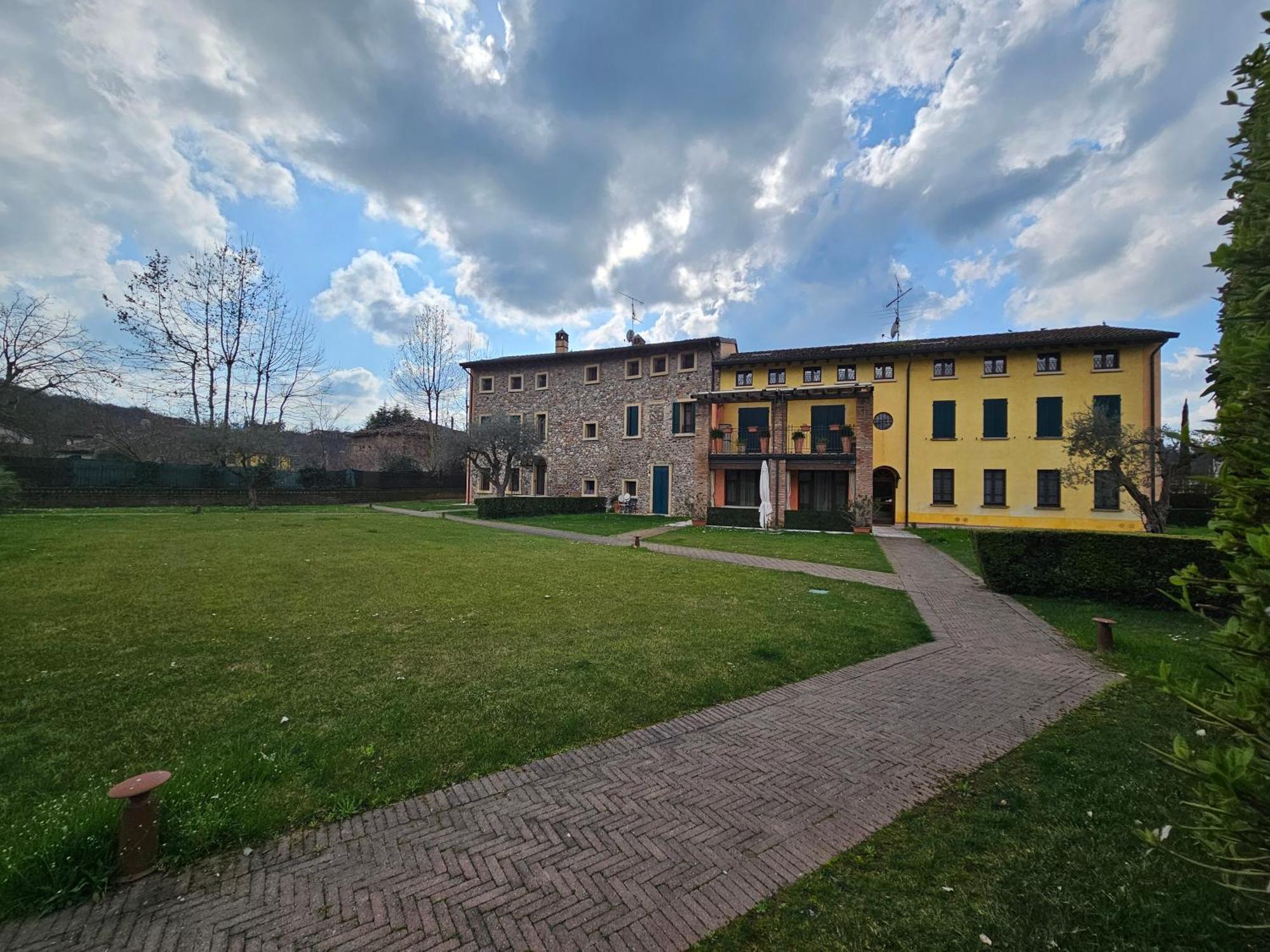 Corte La Guarnigione Валеджо-суль-Мінчо Екстер'єр фото